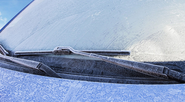 Можно ли менять лобовое стекло автомобиля зимой?